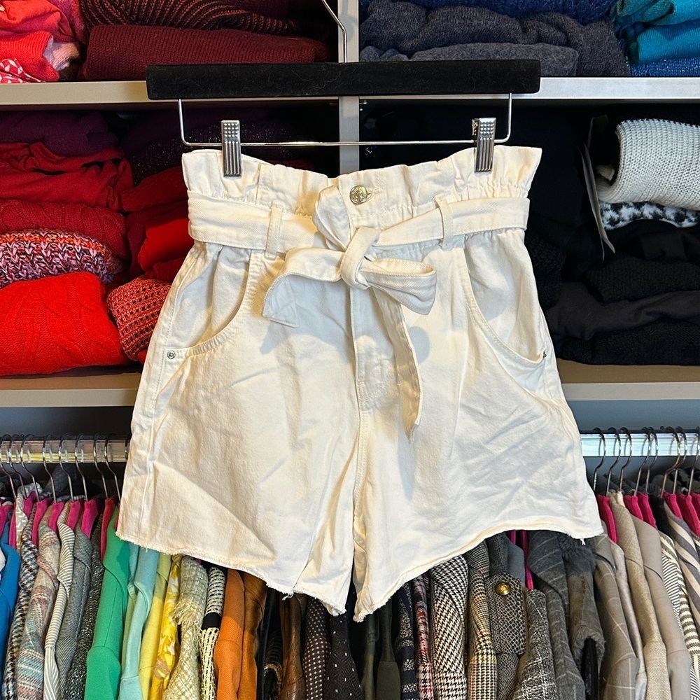 Zara white paper bag belted 4 pocket high rise jean shorts size 26